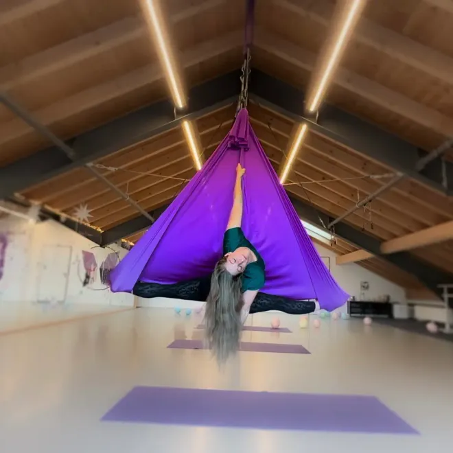 Aerial Yoga Teens - beautiful shapes