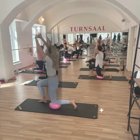 Pilates Barre & Stretch (Women Only)