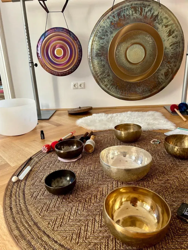 Sound healing with singing bowls