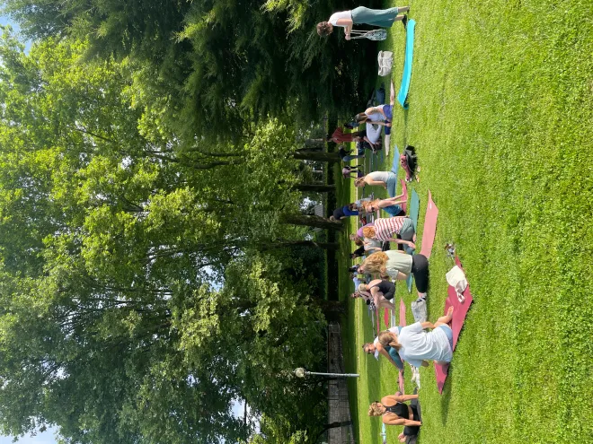 Morning Yoga im Park