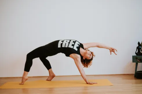 Yoga Shorty: MOVE (Matte)
